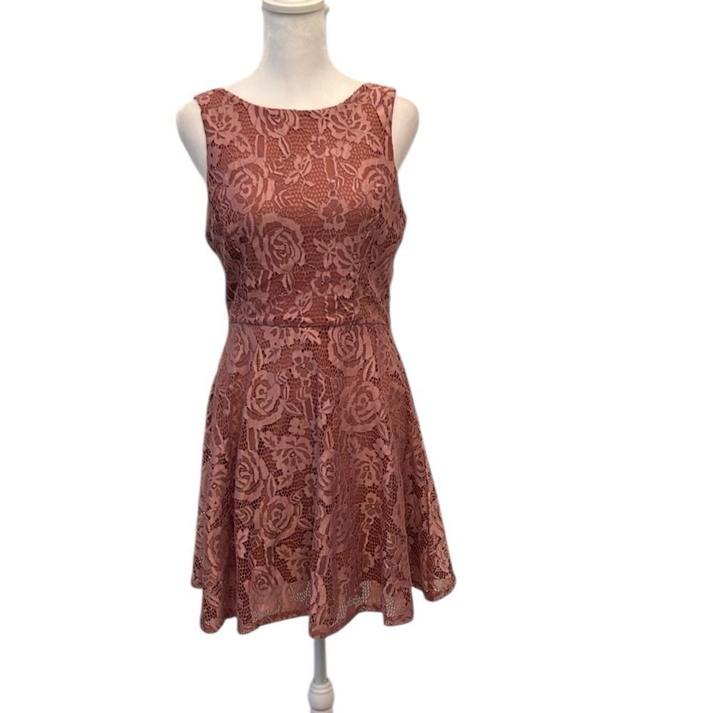 Speechless size medium Pink Elegant Lace Sleeveless Dress with Back Zipper EUC